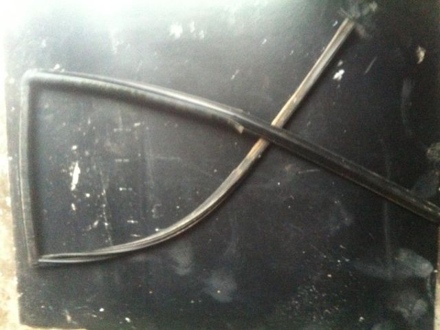 bontott JEEP GRAND CHEROKEE Bal hátsó Ablakvezető Gumi