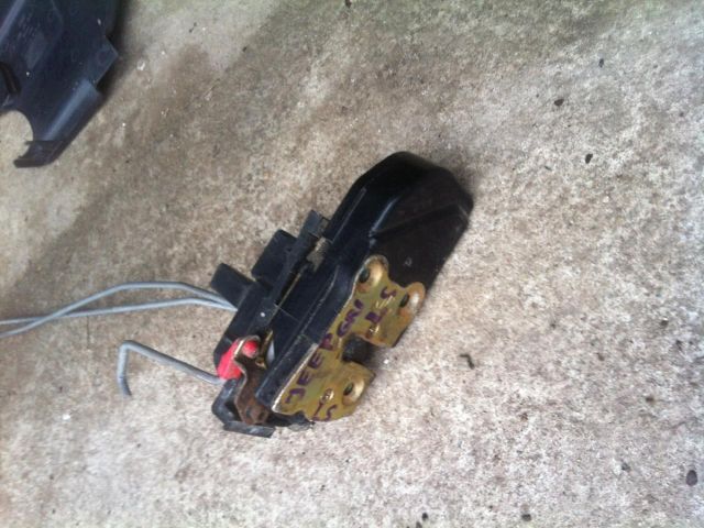 bontott JEEP GRAND CHEROKEE Bal hátsó Ajtózár