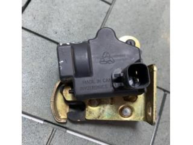 bontott JEEP GRAND CHEROKEE Csomagtérajtó Zárszerkezet