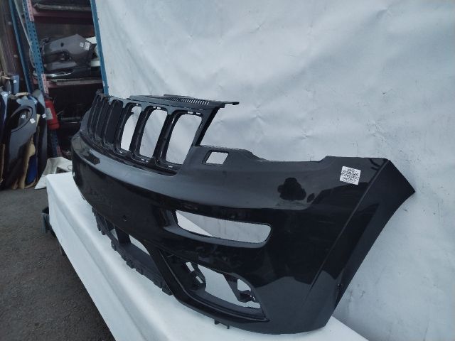 bontott JEEP GRAND CHEROKEE Első Lökhárító (Üresen)