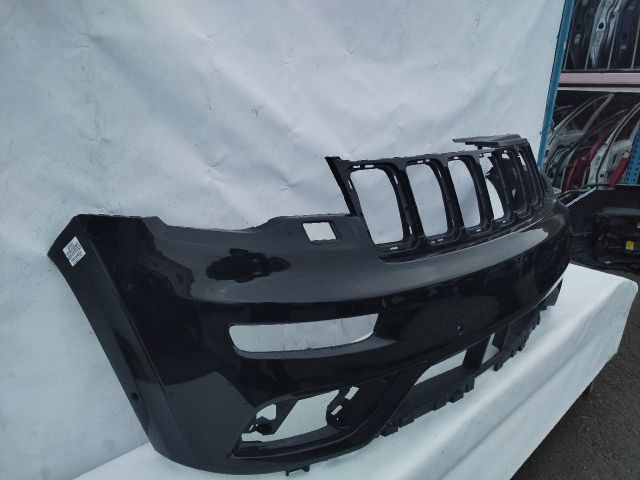 bontott JEEP GRAND CHEROKEE Első Lökhárító (Üresen)