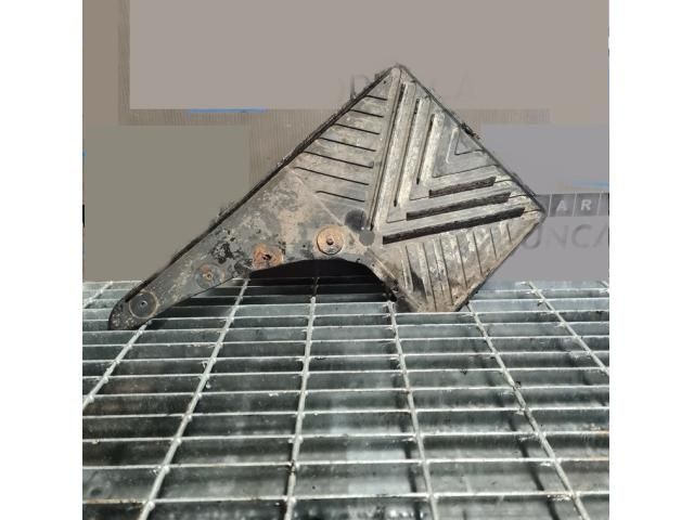 bontott JEEP GRAND CHEROKEE Első Sárvédő Gumi Pár