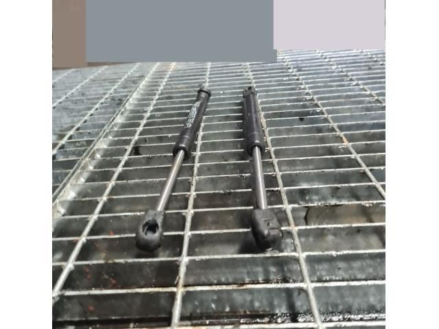 bontott JEEP GRAND CHEROKEE Gázrugós Kitámasztó Teleszkóp Motorháztető