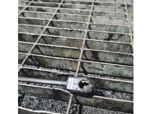 bontott JEEP GRAND CHEROKEE Gázrugós Kitámasztó Teleszkóp Motorháztető