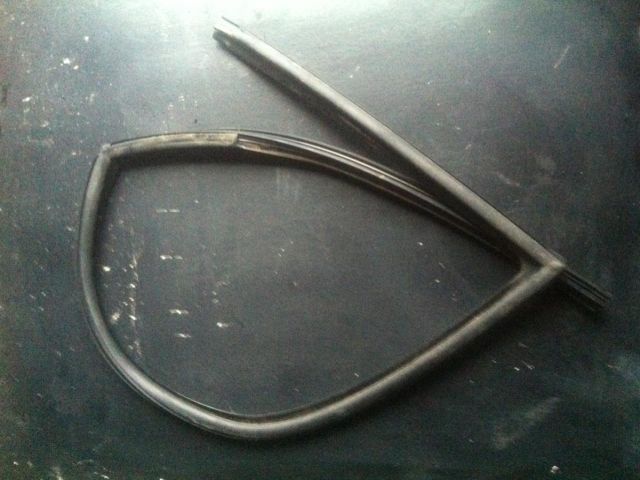 bontott JEEP GRAND CHEROKEE Jobb első Ablakvezető Gumi