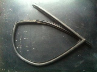 bontott JEEP GRAND CHEROKEE Jobb első Ablakvezető Gumi