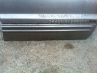 bontott JEEP GRAND CHEROKEE Jobb első Ajtó Díszléc