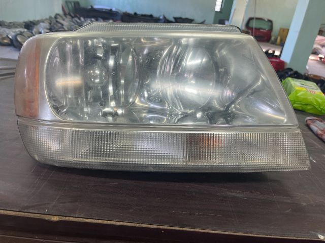 bontott JEEP GRAND CHEROKEE Jobb Fényszóró