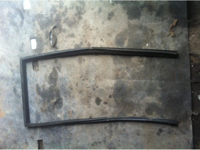 bontott JEEP GRAND CHEROKEE Jobb hátsó Ablakvezető Gumi