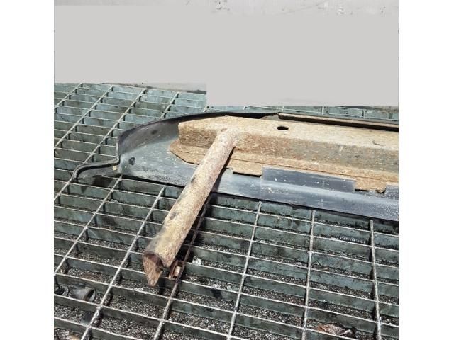 bontott JEEP GRAND CHEROKEE Jobb Küszöb