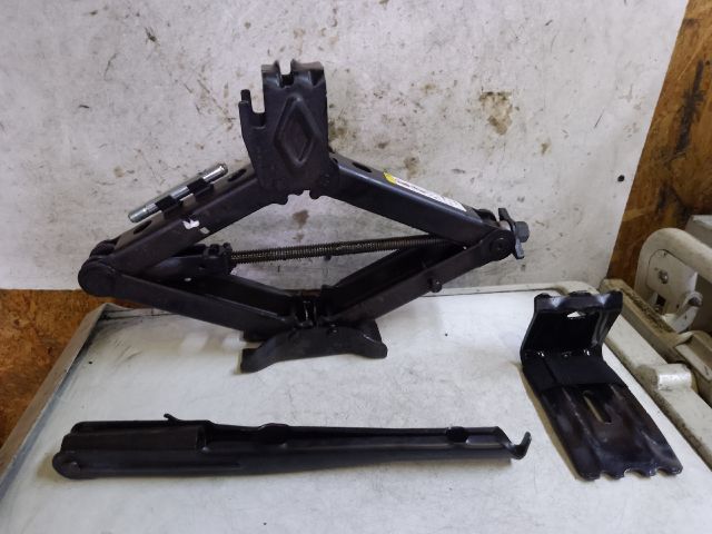 bontott JEEP PATRIOT Emelő