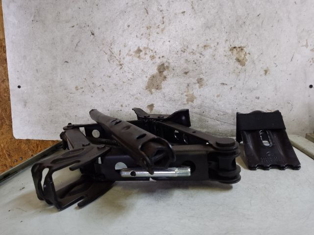 bontott JEEP PATRIOT Emelő