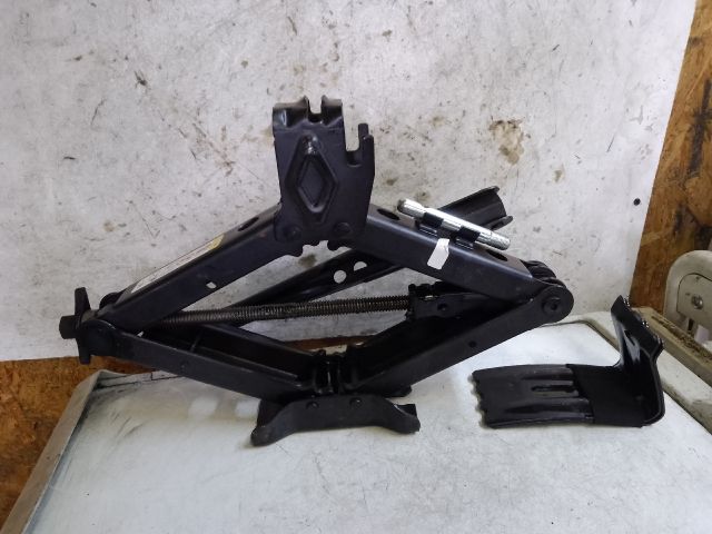 bontott JEEP PATRIOT Emelő