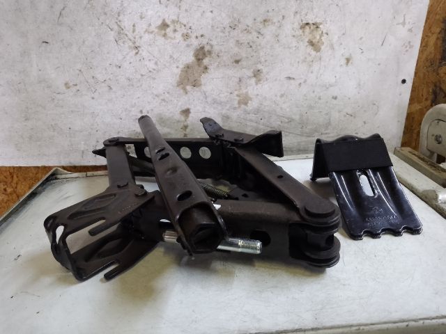 bontott JEEP PATRIOT Emelő