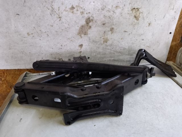 bontott JEEP PATRIOT Emelő