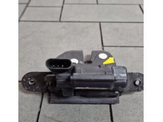 bontott JEEP RENEGADE Csomagtérajtó Zárszerkezet