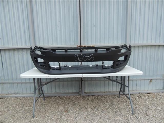 bontott JEEP RENEGADE Első Lökhárító (Részeivel)