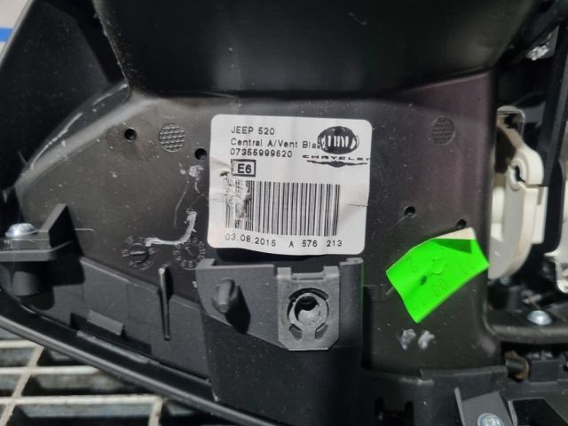 bontott JEEP RENEGADE Középső Szellőző