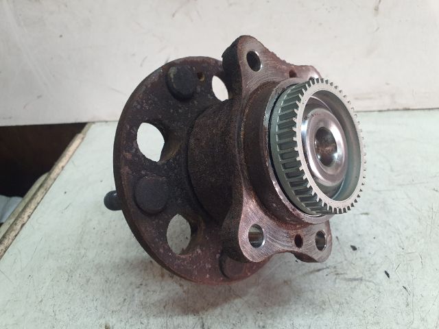 bontott KIA CARENS Bal hátsó Kerékagy