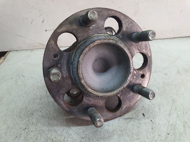 bontott KIA CARENS Bal hátsó Kerékagy