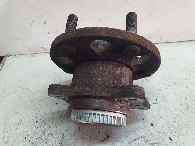 bontott KIA CARENS Bal hátsó Kerékagy