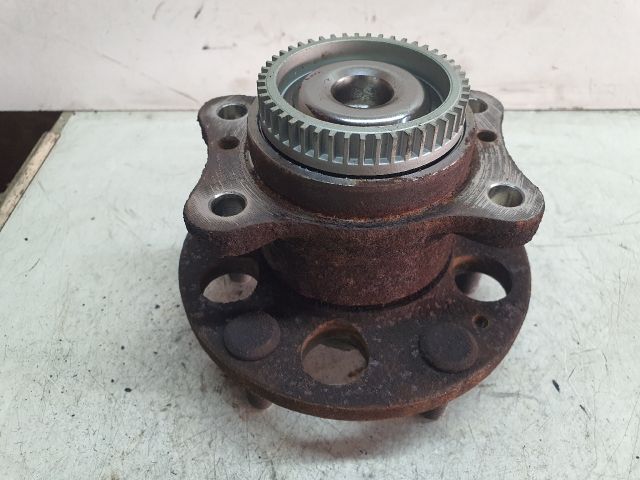 bontott KIA CARENS Bal hátsó Kerékagy