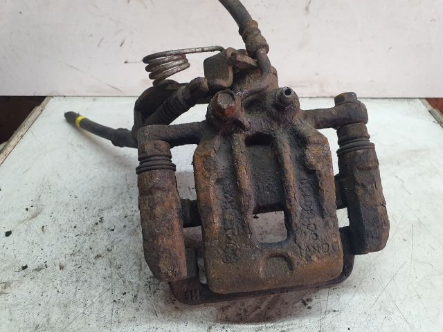 bontott KIA CARENS Jobb hátsó Féknyereg Munkahengerrel