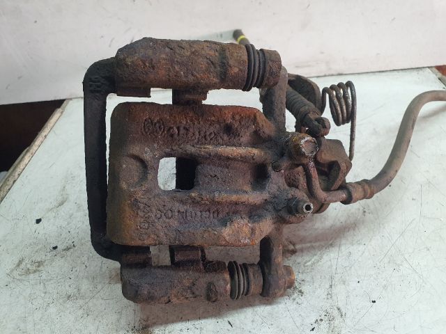 bontott KIA CARENS Jobb hátsó Féknyereg Munkahengerrel