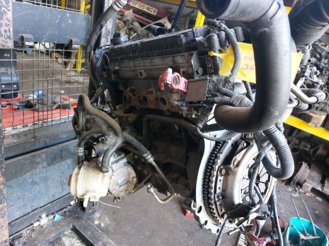 bontott KIA CARENS Komplett Motor (Segédberendezésekkel)