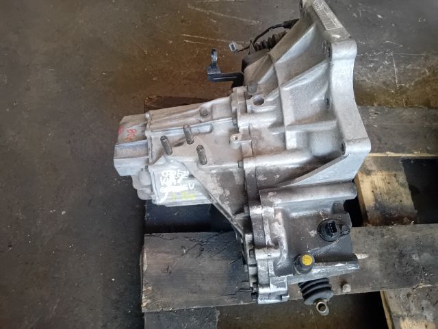 bontott KIA CARENS Váltó (Mechanikus)