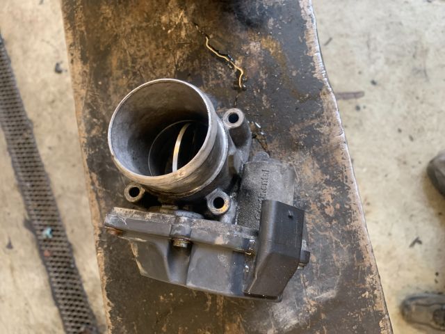 bontott KIA CARENS Alapjárati Motor