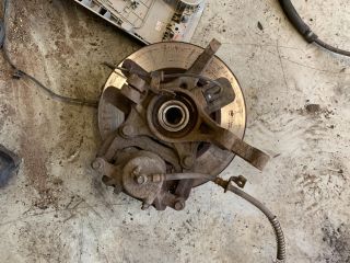 bontott KIA CARENS Bal első Csonkállvány Kerékaggyal