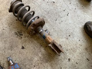 bontott KIA CARENS Bal első Gólyaláb (Lengécsillapító, Rugó)