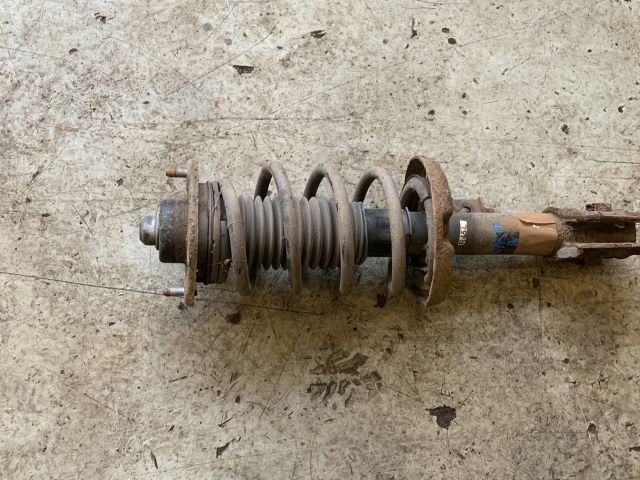 bontott KIA CARENS Bal első Gólyaláb (Lengécsillapító, Rugó)