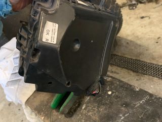 bontott KIA CARENS Biztosítéktábla Motortér