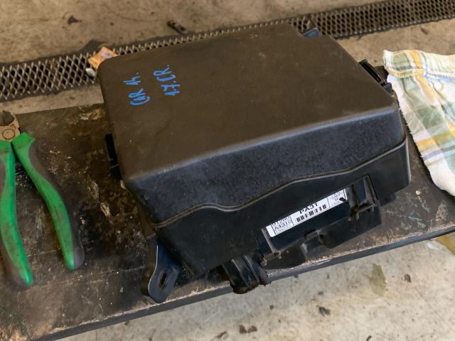 bontott KIA CARENS Biztosítéktábla Motortér