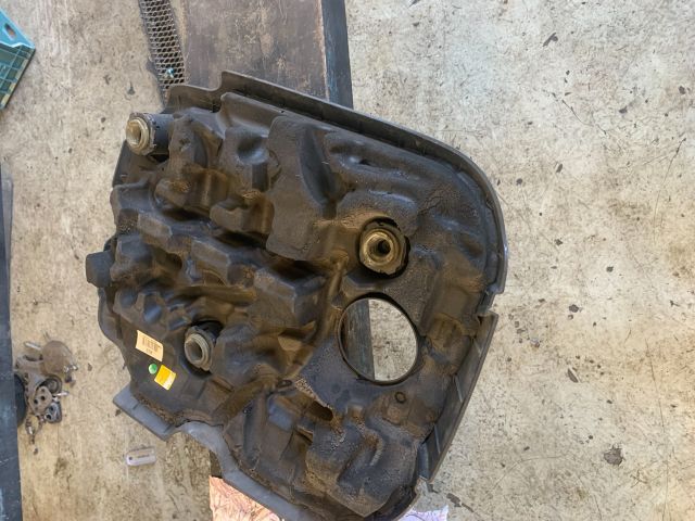 bontott KIA CARENS Felső Motorburkolat