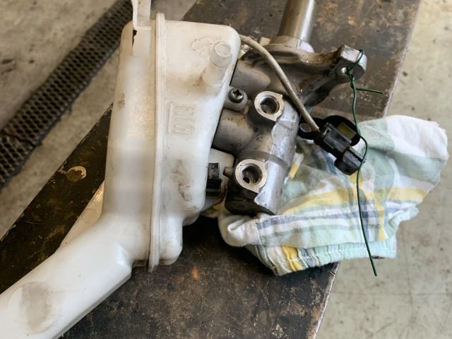 bontott KIA CARENS Főfékhenger