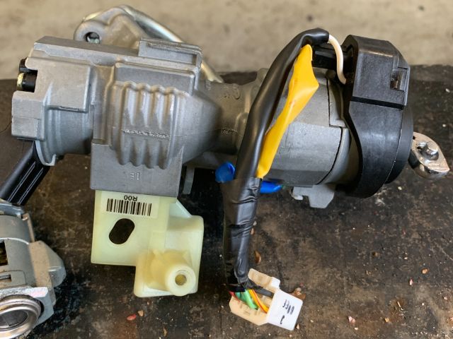 bontott KIA CARENS Gyújtáskapcsoló Házzal