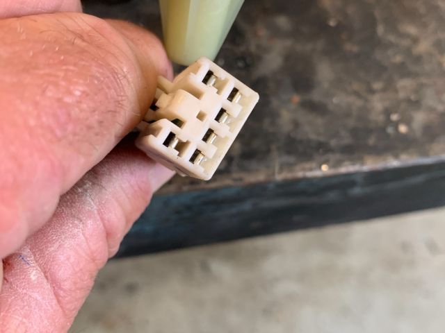 bontott KIA CARENS Gyújtáskapcsoló Házzal