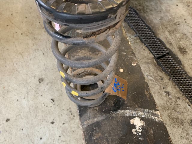 bontott KIA CARENS Hátsó Rugó