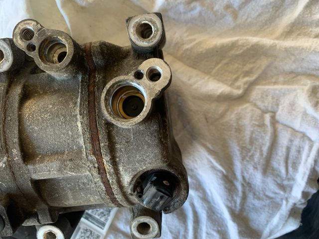 bontott KIA CARENS Klímakompresszor