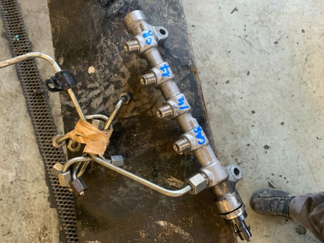 bontott KIA CARENS Közösnyomócső