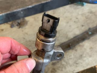 bontott KIA CARENS Közösnyomócső