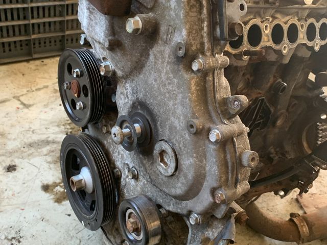 bontott KIA CARENS Motor (Fűzött blokk hengerfejjel)