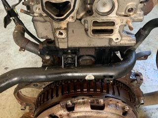 bontott KIA CARENS Motor (Fűzött blokk hengerfejjel)