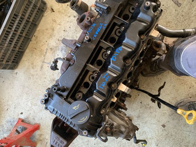 bontott KIA CARENS Motor (Fűzött blokk hengerfejjel)