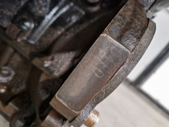 bontott KIA CARENS Motor (Fűzött blokk hengerfejjel)