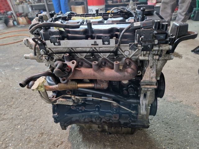 bontott KIA CARENS Motor (Fűzött blokk hengerfejjel)