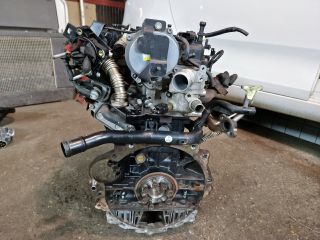 bontott KIA CARENS Motor (Fűzött blokk hengerfejjel)